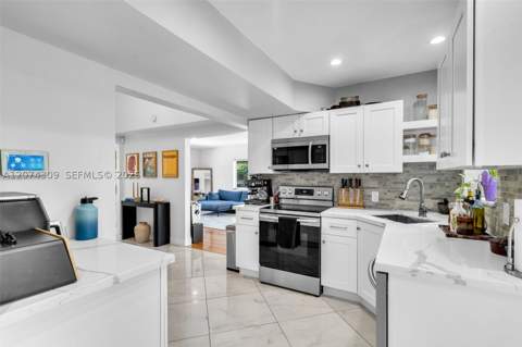 8911 N Miami Ave, El Portal FL - photo 14 of 32