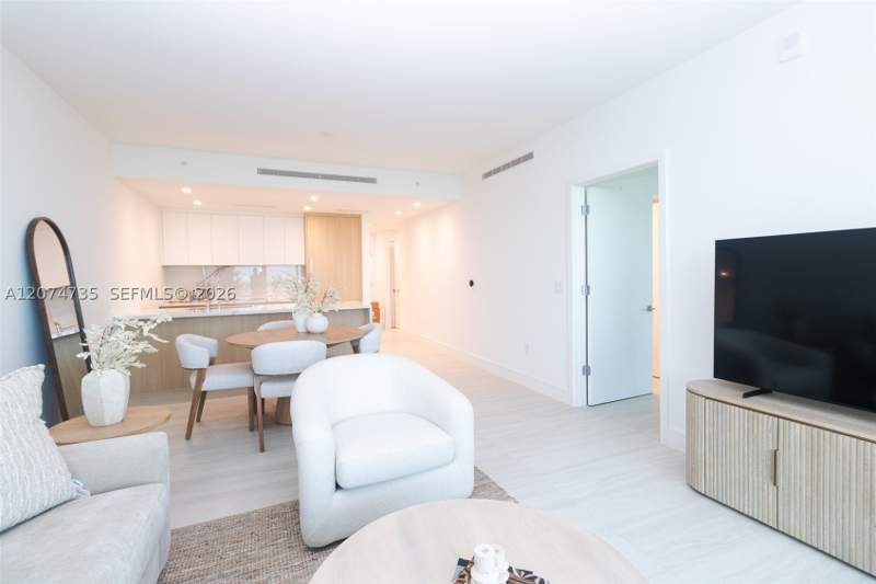 1 bedroom Condominium at 2411 Laguna Circle 1704, One Park Tower, North Miami — photo 3