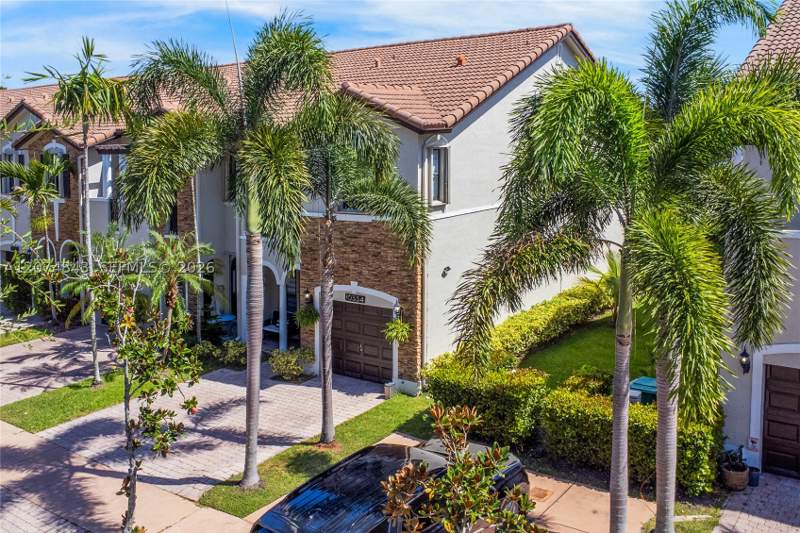 3 bedroom SingleFamilyResidence at 10334 NW 30th Ter, Beacon At Doral, Doral — photo 2