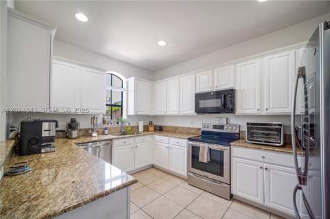 10334 NW 30th Ter, Doral FL - photo 7 of 34