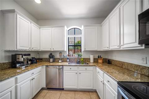 10334 NW 30th Ter, Doral FL - photo 9 of 34