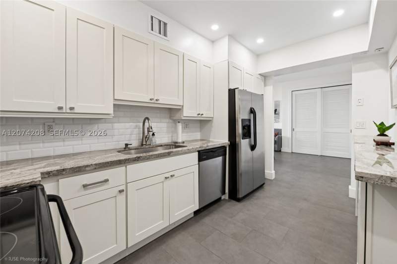 1 bedroom Condominium at 90 Edgewater Dr Ph11, Gables Waterway Towers Co, Coral Gables — photo 5