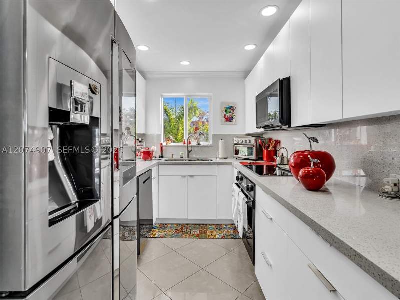 2 bedroom Condominium at 3601 NE 170th St 301 - Dock, Bayview Point South Condo, North Miami Beach — photo 3