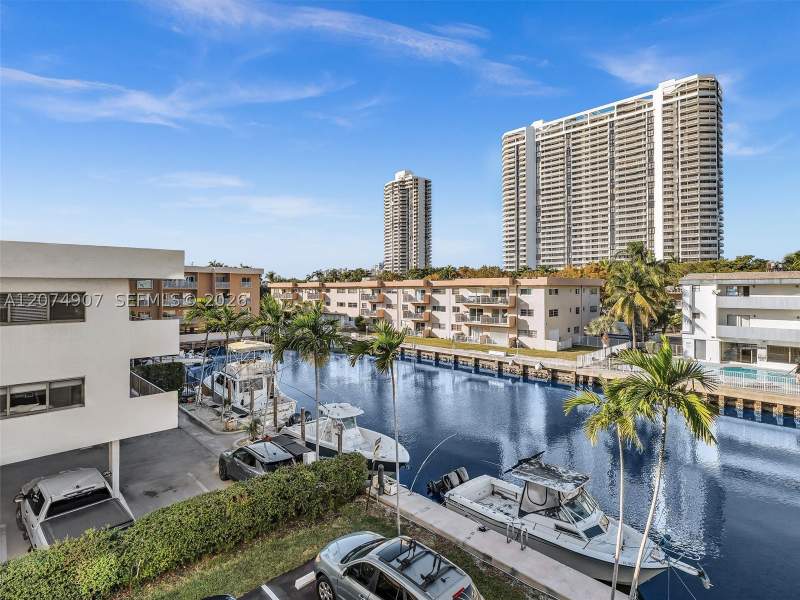 2 bedroom Condominium at 3601 NE 170th St 301 - Dock, Bayview Point South Condo, North Miami Beach — photo 4