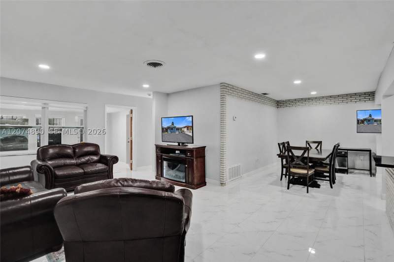 3 bedroom Villa at 903 W 77th St, Sub Of, Hialeah — photo 4