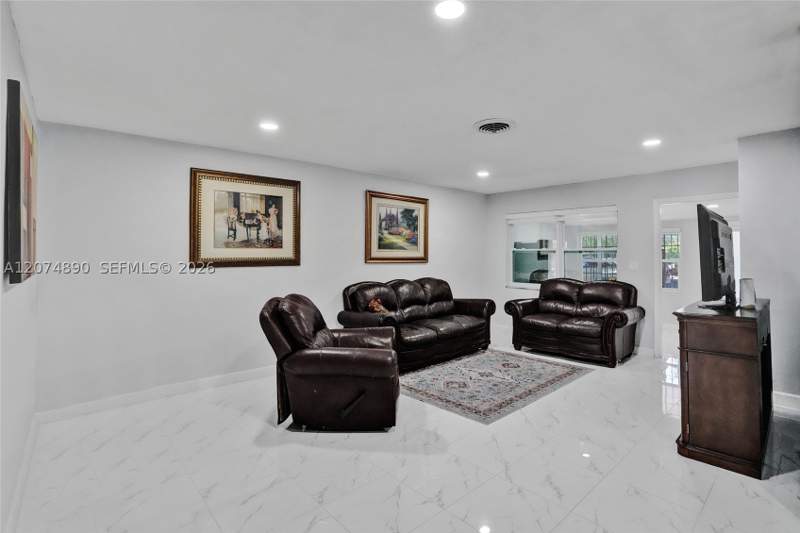 3 bedroom Villa at 903 W 77th St, Sub Of, Hialeah — photo 5