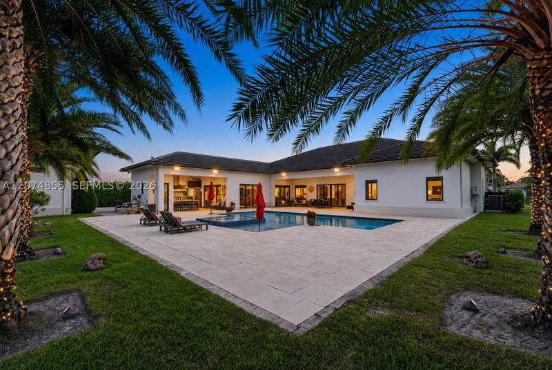 6 bedroom SingleFamilyResidence at 10352 NW 131st St, Los Jardines Estates, Hialeah Gardens — photo 2