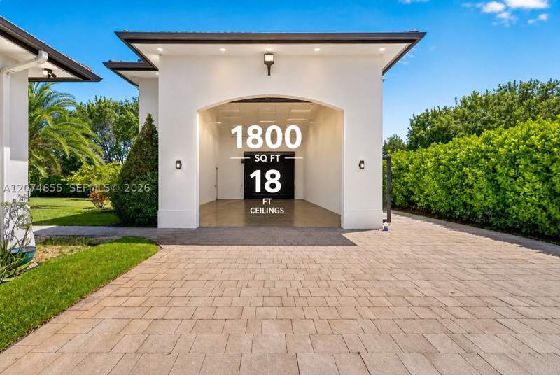 6 bedroom SingleFamilyResidence at 10352 NW 131st St, Los Jardines Estates, Hialeah Gardens — photo 4