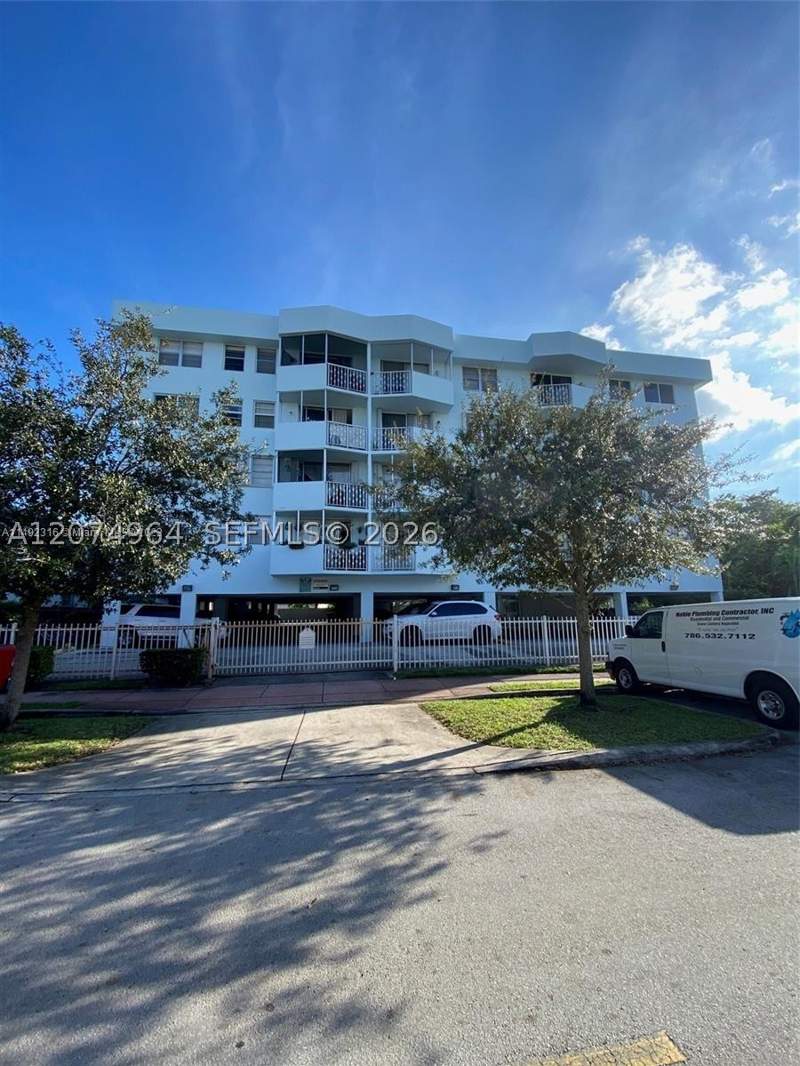 2 bedroom Condominium at 1990 Marseille Dr 206, Lisette Condo, Miami Beach — photo 3