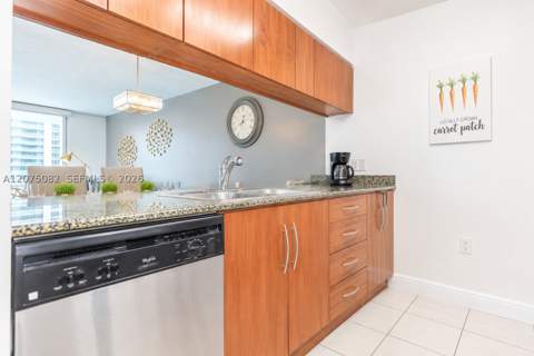 1200 Brickell Bay Dr 3207, Miami FL - photo 10 of 15