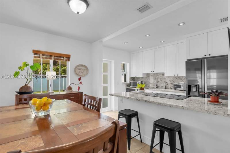 2 bedroom SingleFamilyResidence at 6387 SW 42nd St, Bird Road Estates, South Miami — photo 5