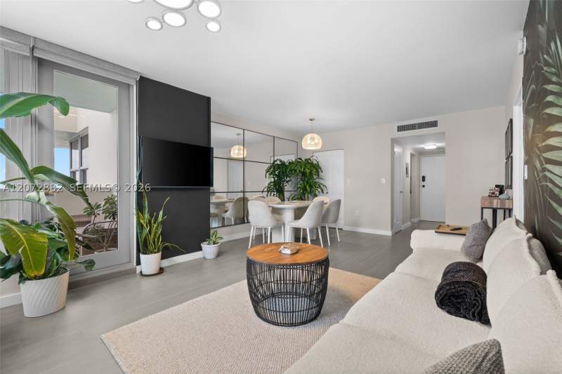 1 bedroom Condominium at 2899 Collins Ave 1624, Triton Tower Condo, Miami Beach — photo 4