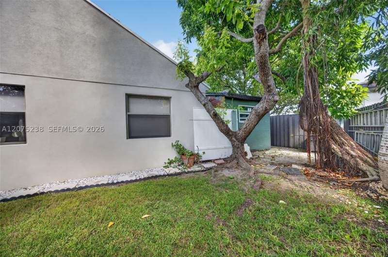 4 bedroom SingleFamilyResidence at 15401 SW 144th Ave, American Homes, Miami — photo 4
