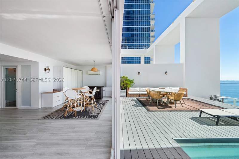 6 bedroom Condominium at 1040 Biscayne Blvd 4602, Ten Museum Pk Residential, Miami — photo 2