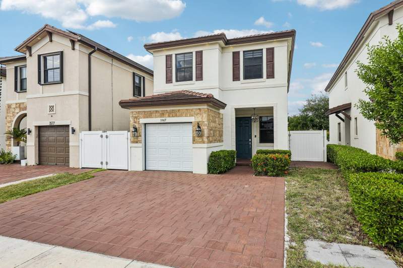 4 bedroom SingleFamilyResidence at 3567 W 110th Terrace, Aquabella North, Hialeah — photo 2