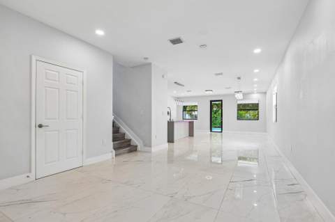 3567 W 110th Terrace, Hialeah FL - photo 7 of 59