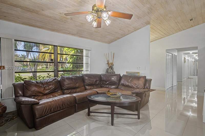 4 bedroom SingleFamilyResidence at 16880 SW 278th St, The Redlands Sec 2, Homestead — photo 4