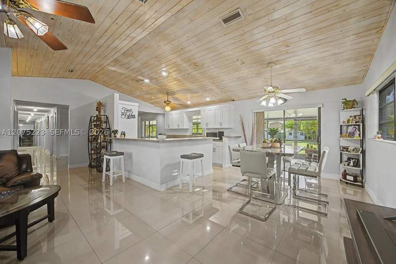 4 bedroom SingleFamilyResidence at 16880 SW 278th St, The Redlands Sec 2, Homestead — photo 5