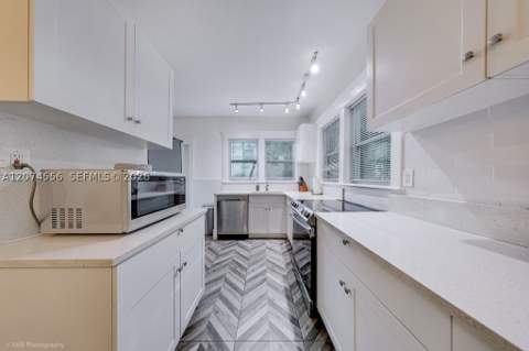 46 NE 43rd St, Miami FL - photo 7 of 15