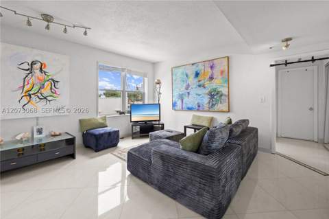 802 Euclid Ave 305, Miami Beach FL - photo 8 of 16