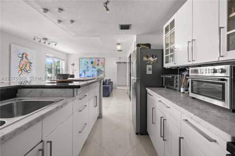 802 Euclid Ave 305, Miami Beach FL - photo 9 of 16
