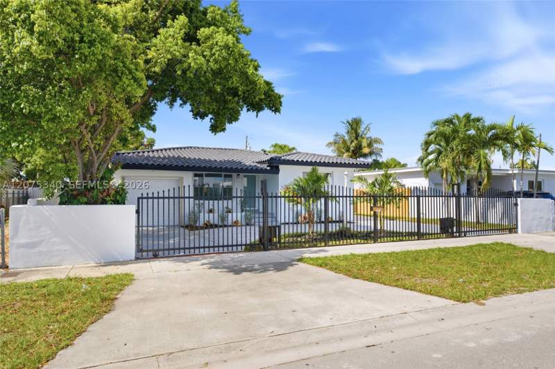 3 bedroom SingleFamilyResidence at 275 W 13th St, Hialeah 2nd Studio Addn, Hialeah — photo 5