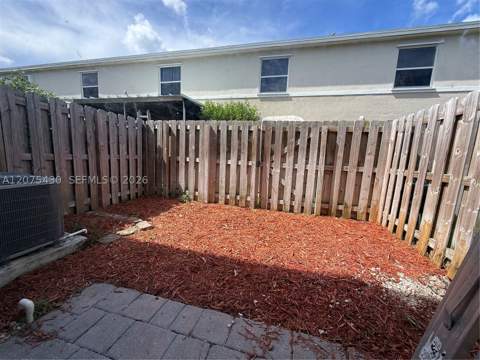488 NE 5th Ter, Florida City FL - photo 11 of 23