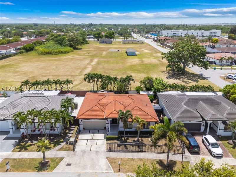 3 bedroom SingleFamilyResidence at 12382 SW 213th Ter, Jesslyn Subdivision, Miami — photo 2