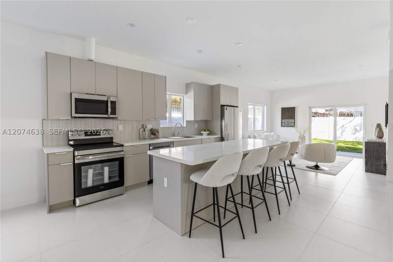 5 bedroom SingleFamilyResidence at 5735 SW 4th St, Westlawn Corrected Pl, Miami — photo 4