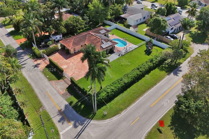 4 bedroom SingleFamilyResidence at 2 NE 160th St, Bisc Gardens Sec C, Miami — photo 3