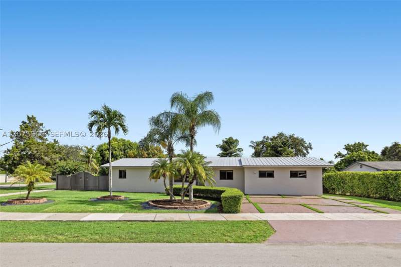 5 bedroom SingleFamilyResidence at 1391 NW 18th St, Homriv Subdivision, Homestead — photo 2