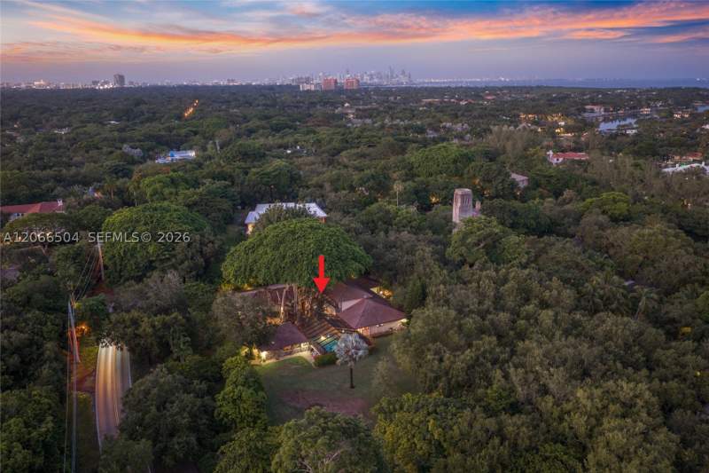 7 bedroom SingleFamilyResidence at 9490 Old Cutler Ln, Journeys End Estates, Coral Gables — photo 3