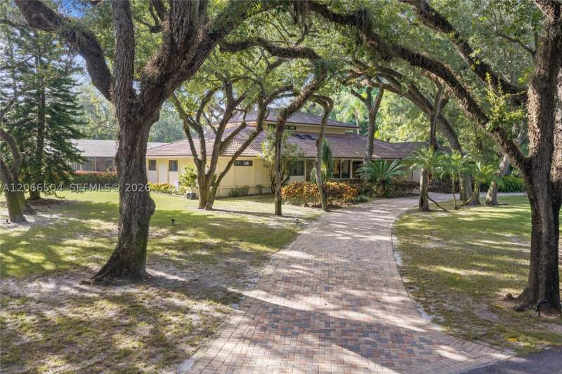 7 bedroom SingleFamilyResidence at 9490 Old Cutler Ln, Journeys End Estates, Coral Gables — photo 4