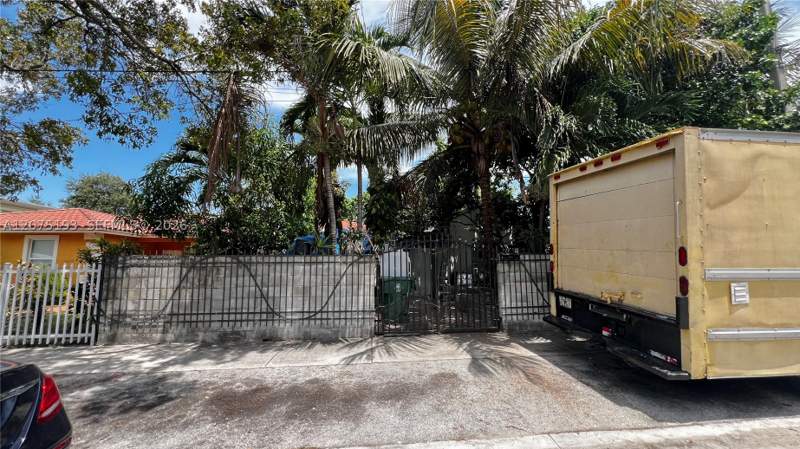 1 bedroom SingleFamilyResidence at 1531 NW 59th St, Orange Heights, Miami — photo 2