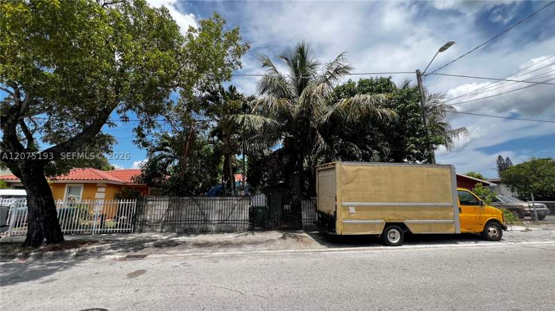 1 bedroom SingleFamilyResidence at 1531 NW 59th St, Orange Heights, Miami — photo 3