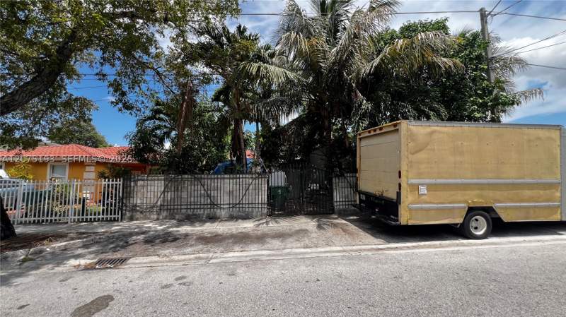 1 bedroom SingleFamilyResidence at 1531 NW 59th St, Orange Heights, Miami — photo 5