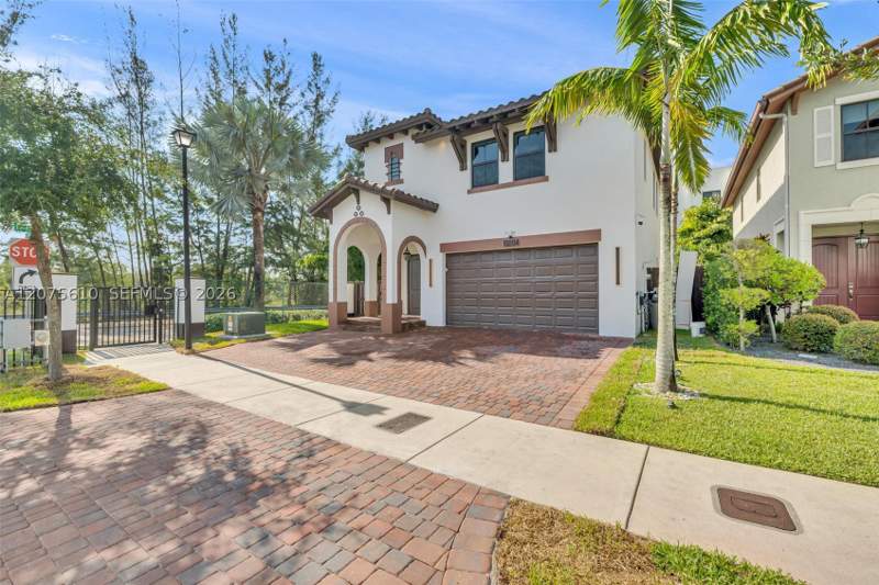 5 bedroom SingleFamilyResidence at 10204 NW 86th St, Grand Bay North, Doral — photo 2