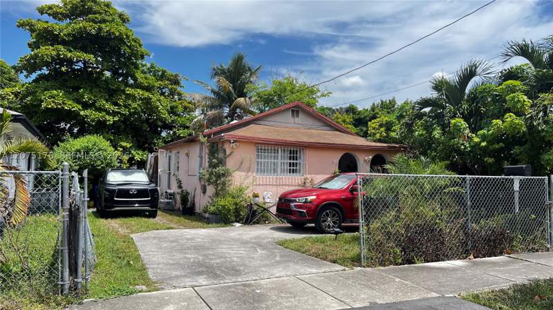 3 bedroom SingleFamilyResidence at 1135 NW 65th St, Woodmere Sub, Miami — photo 3