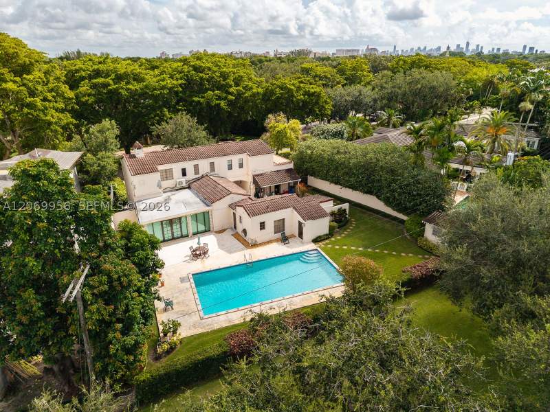 5 bedroom SingleFamilyResidence at 4128 Pinta Ct, C Gab Country Club Sec 5, Coral Gables — photo 2