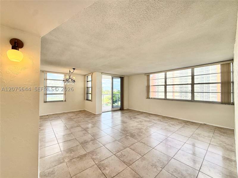 2 bedroom Condominium at 1351 NE Miami Gardens Dr 626E, BUCKLEY TOWERS CONDO - EA, Miami — photo 2
