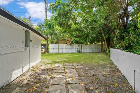360 NW 179th Ter, Miami Gardens FL - photo 10 of 34