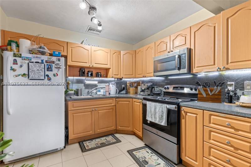 2 bedroom SingleFamilyResidence at 755 Harem Ave, Curtiss Park, Opa Locka — photo 2
