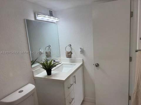 4550 NW 9th St 709E, Miami FL - photo 8 of 28