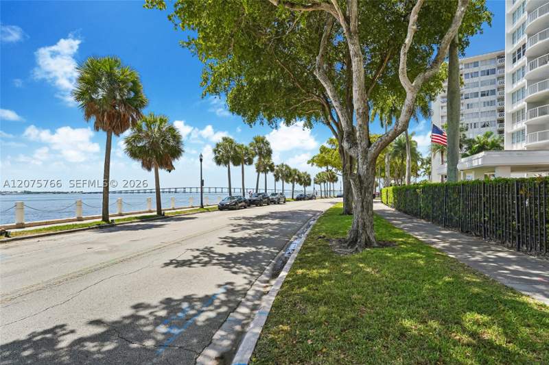 2 bedroom Condominium at 1420 Brickell Bay Dr 206D, Bayshore Place Condo, Miami — photo 2