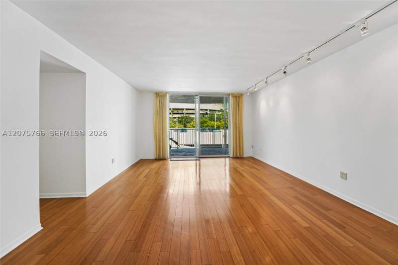 2 bedroom Condominium at 1420 Brickell Bay Dr 206D, Bayshore Place Condo, Miami — photo 4
