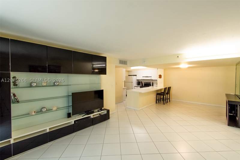 2 bedroom Condominium at 1623 Collins Ave 312, The Georgian Condo, Miami Beach — photo 4