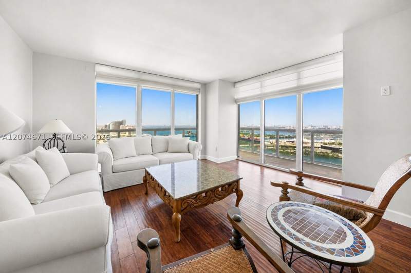 3 bedroom Condominium at 50 Biscayne Blvd 4402, 50 Biscayne Condo, Miami — photo 2