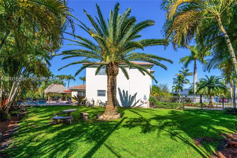 5 bedroom SingleFamilyResidence at 12071 SW 1st St, Camesta Sub, Miami — photo 2
