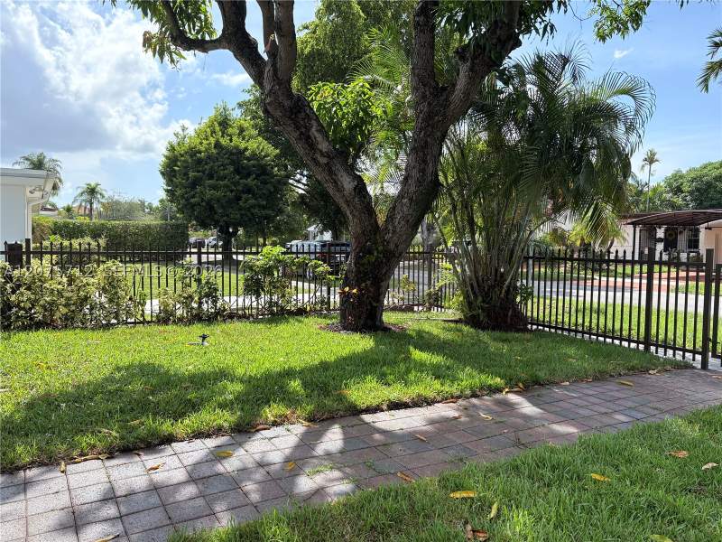 2 bedroom SingleFamilyResidence at 4291 SW 14th St, Sunny Grove, Miami — photo 2