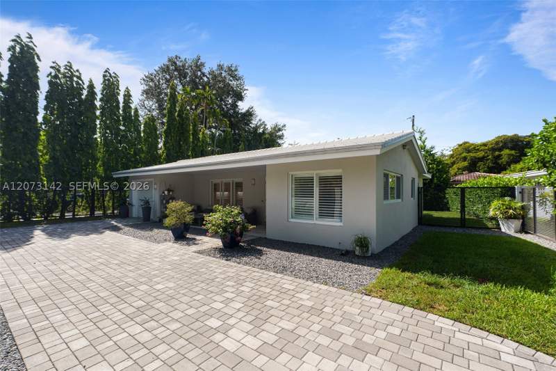 3 bedroom SingleFamilyResidence at 932 Bird Rd, C Gab Country Club Sec 5, Coral Gables — photo 2